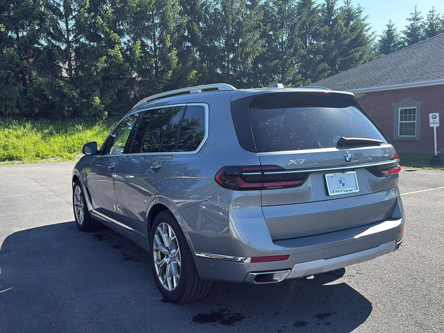 Used 2024 Skyscraper Grey Metallic BMW xDrive40i image 5