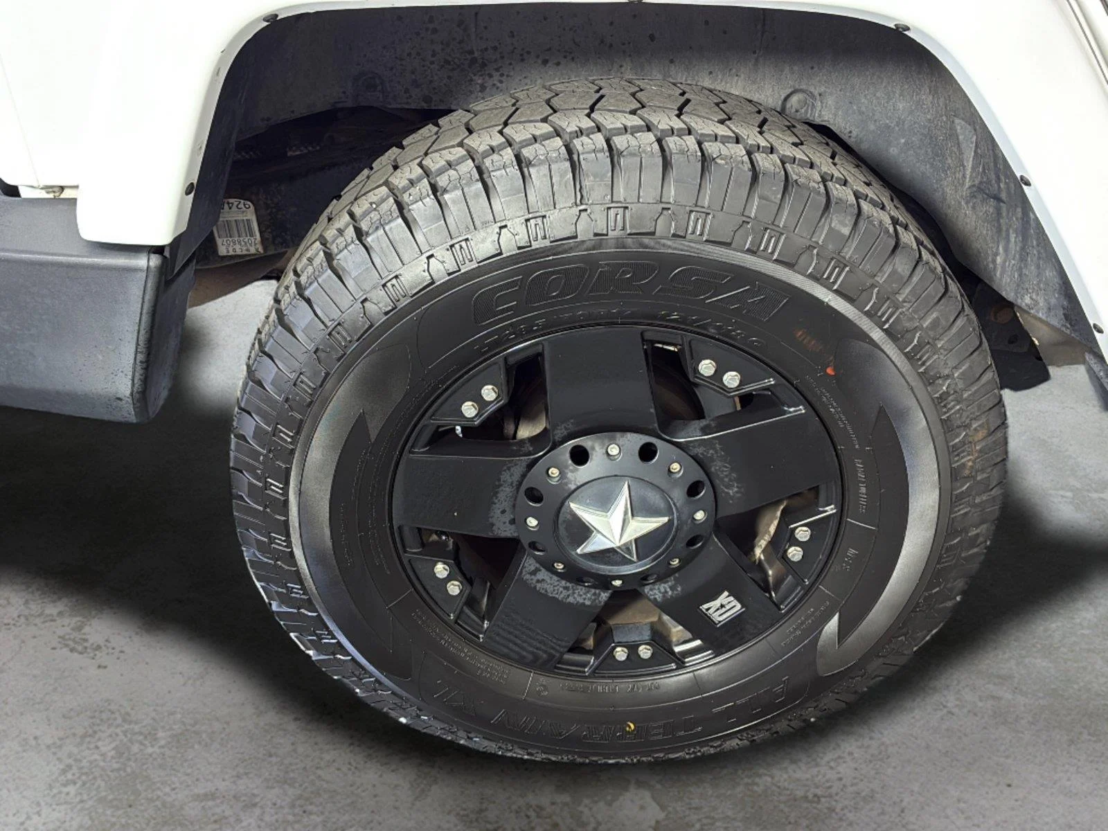 Used 2014 Bright White Clearcoat Jeep Sahara image 14