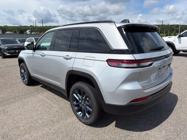 New 2026 Silver Jeep  image 5