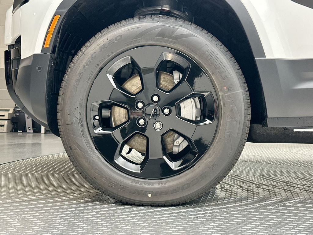 New 2026 Fuji White Land Rover S image 5