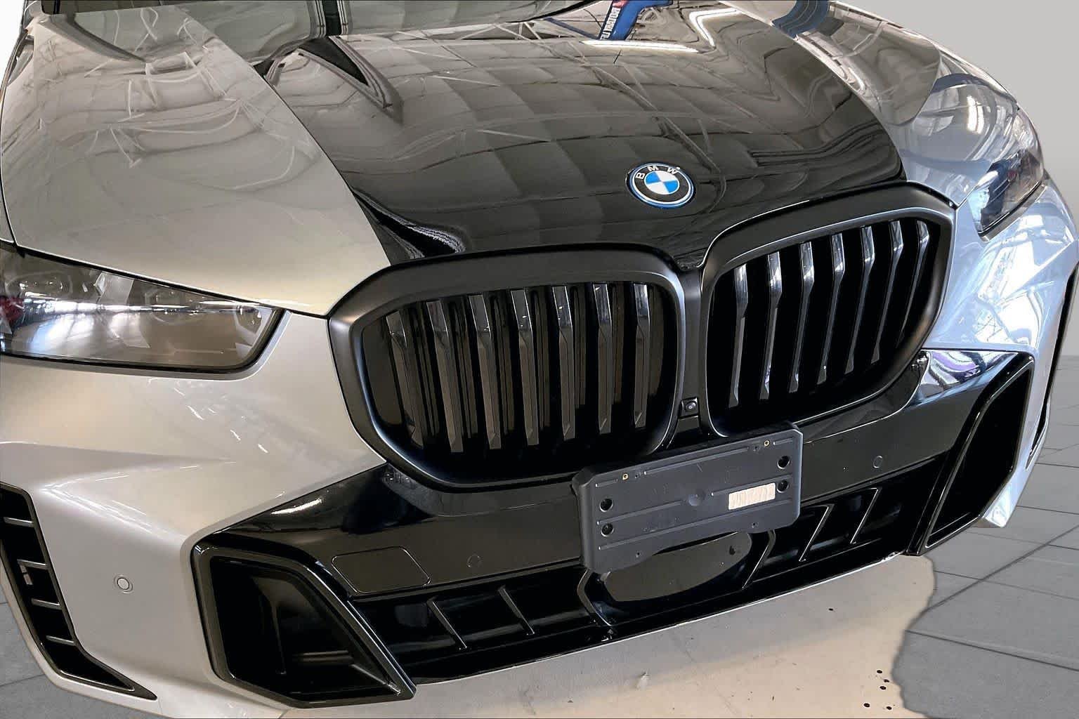 Used 2025 Skyscraper Grey Metallic BMW xDrive50e image 30