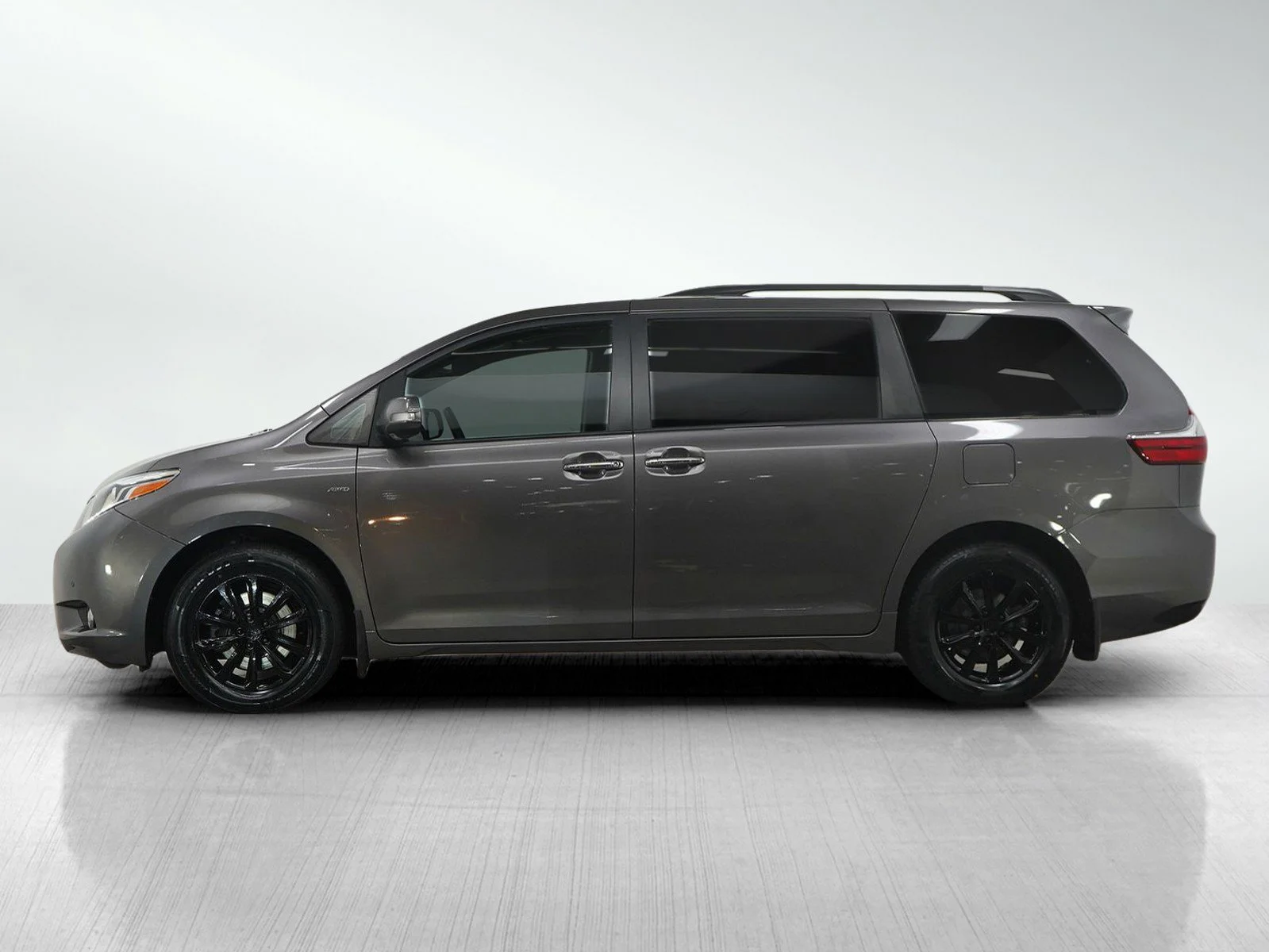 Used 2017 Toyota Sienna XLE with VIN 5TDDZ3DC6HS163063 for sale in Burnsville, Minnesota