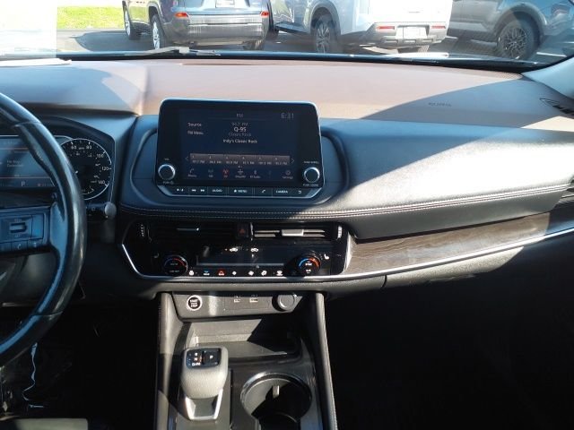 Used 2021 Black Nissan SL image 9