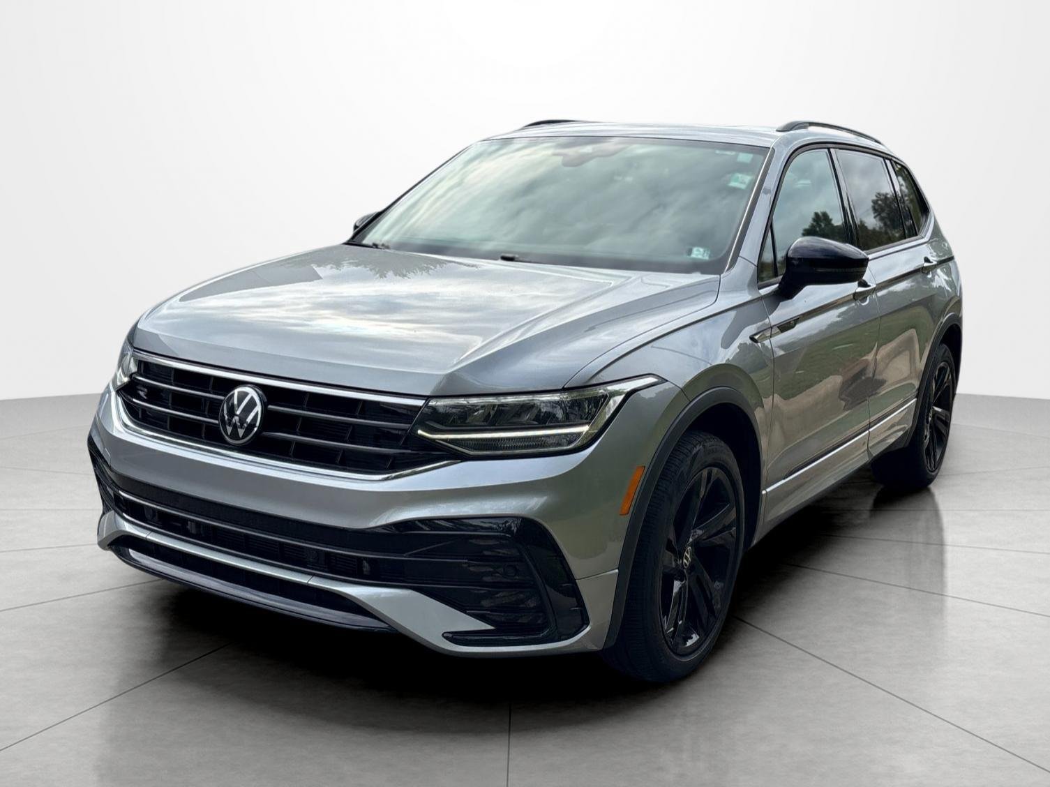 Used 2023 Pyrite Silver Metallic Volkswagen SE R-Line Black image 1
