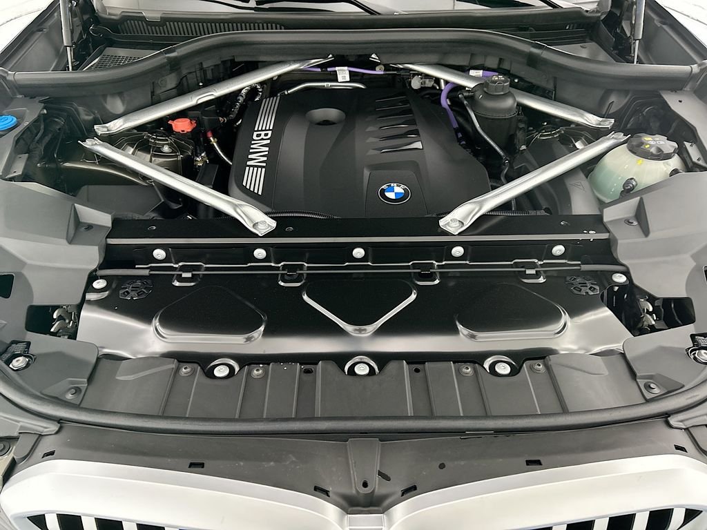 New 2026 Green Metallic BMW sDrive40i image 28