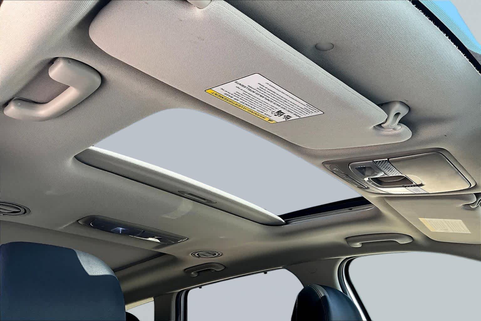 Used 2022 GLAC WHITE Kia SX image 13