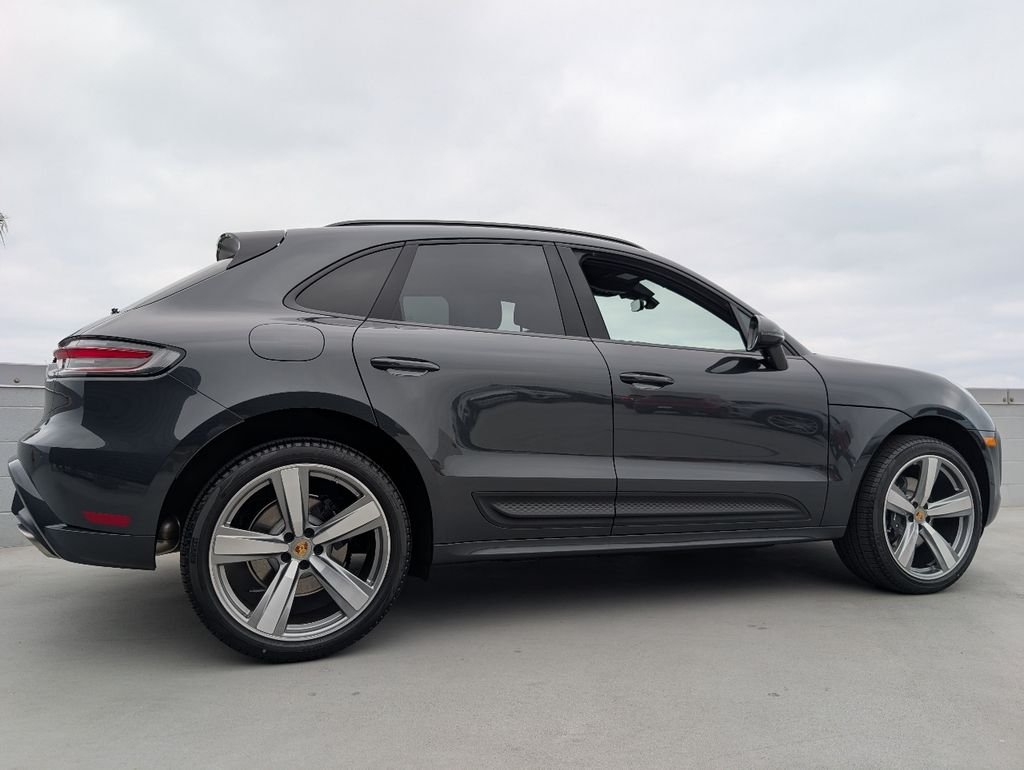 2026 Porsche Macan T - Photo 24