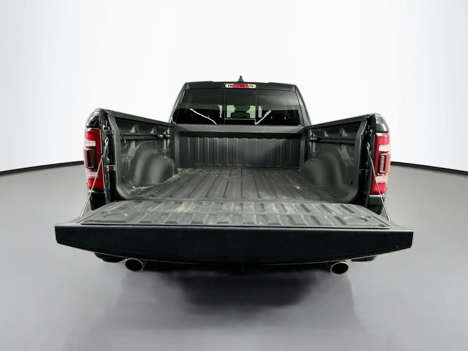 Used 2021 Diamond Black Crystal Pearlcoat Ram Laramie image 29