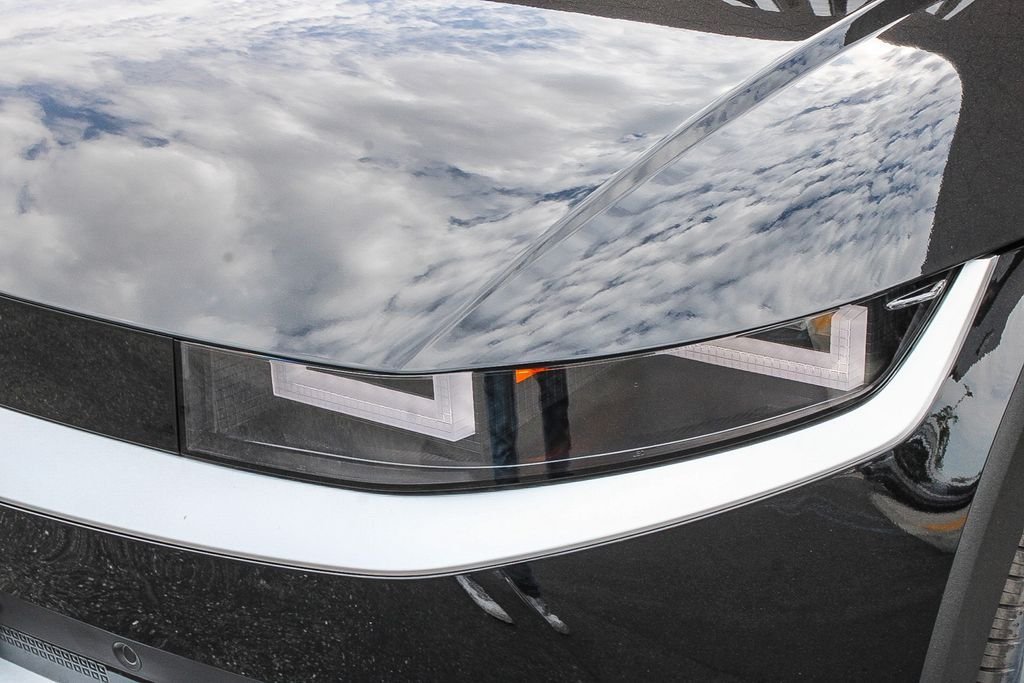 New 2026 Black Hyundai SEL image 5