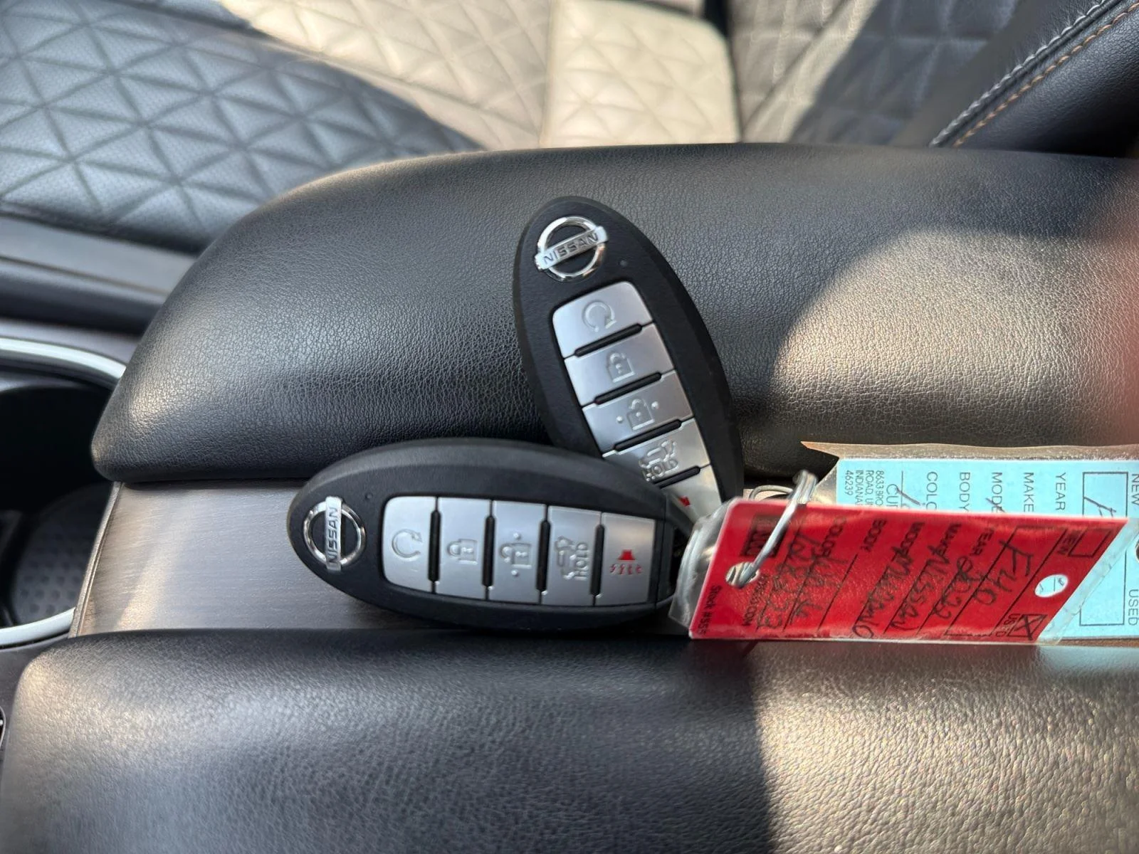 Used 2022 WHIE Nissan Platinum image 33