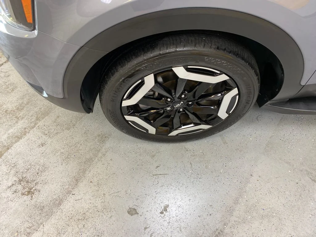 Used 2025 Silver Kia S image 11