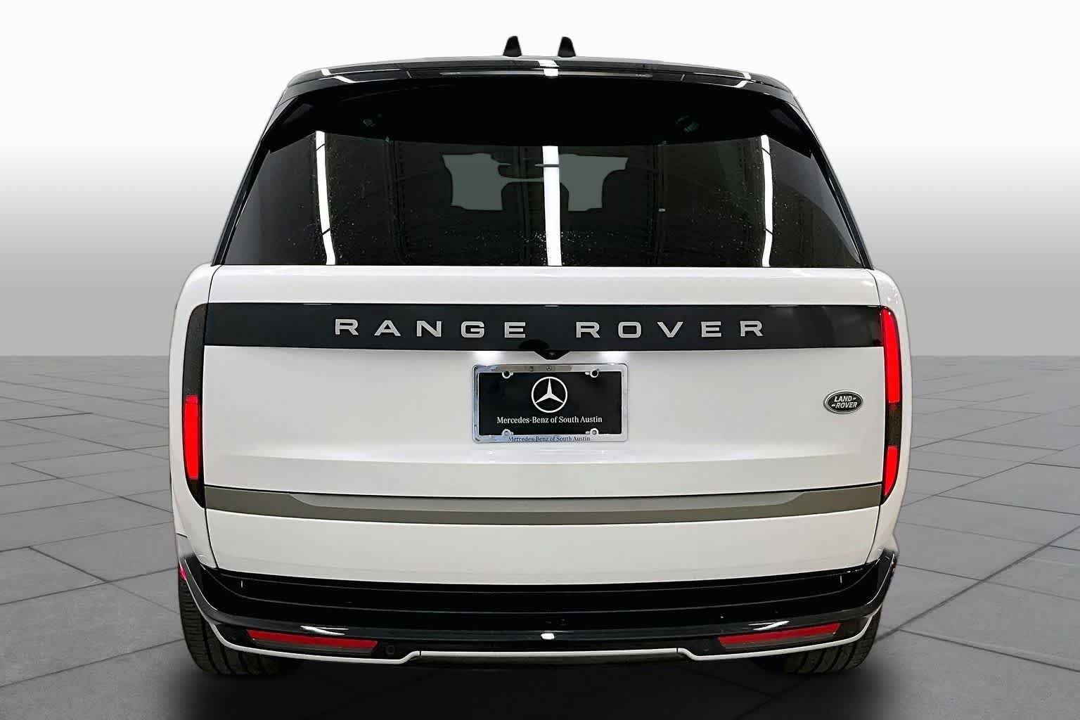 Used 2023 Icy White SV Bespoke Special Effect Gloss Land Rover SE image 5