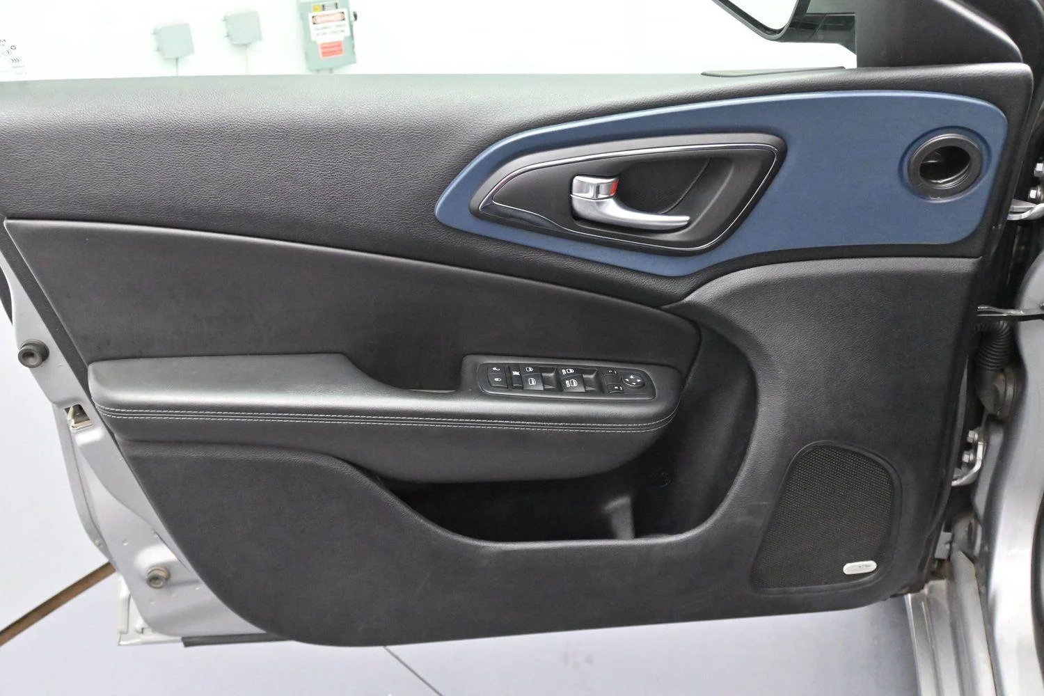Used 2015 Billet Silver Metallic Clearcoat Chrysler S image 10