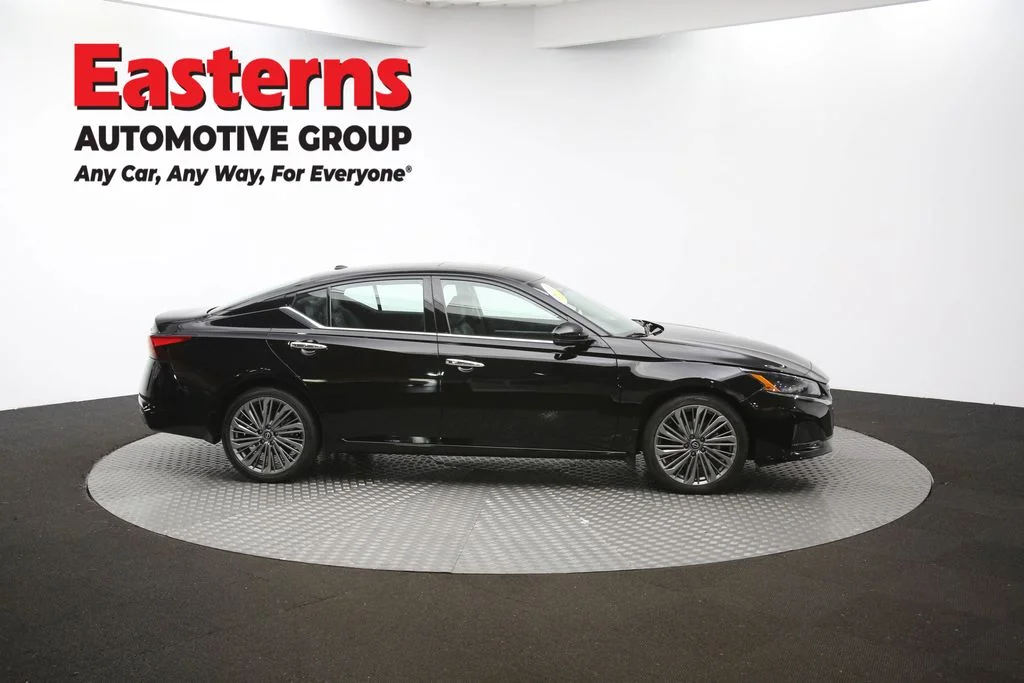 Used 2023 Black Nissan 2.5 SL image 46