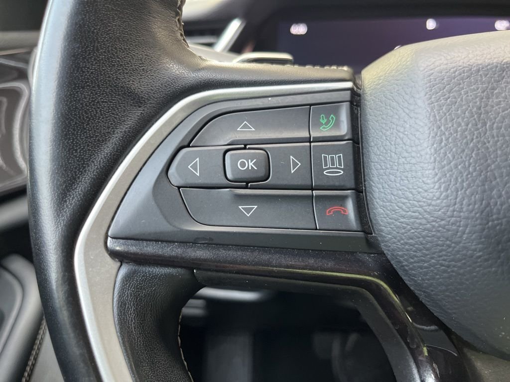 Used 2022 Diamond Black Jeep Altitude image 28