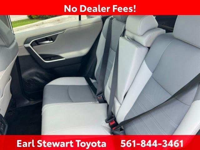 Certified Used 2024 WIND CHILL PEARL Toyota  image 18