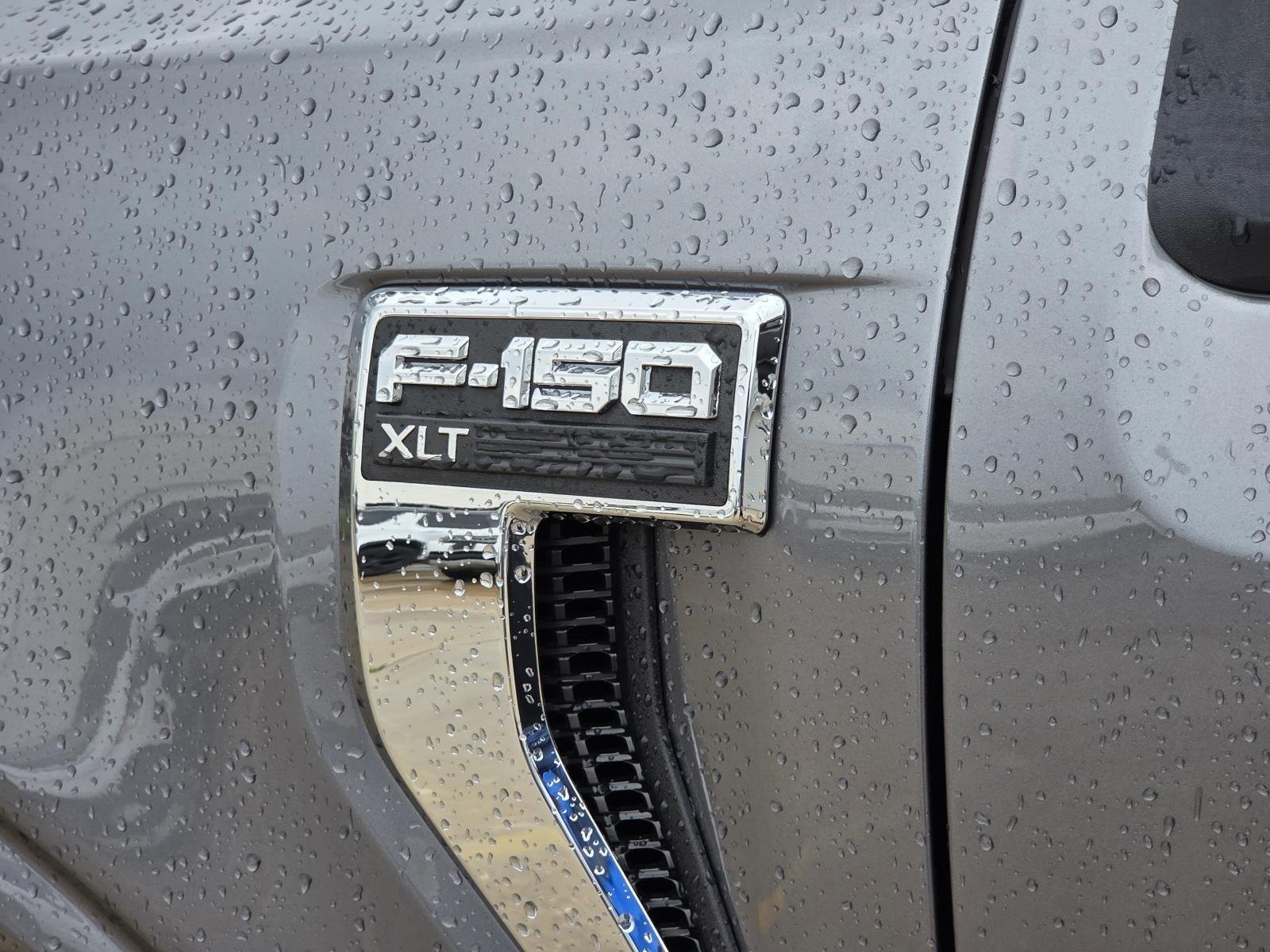 Used 2024 Oxford White Ford XLT image 12