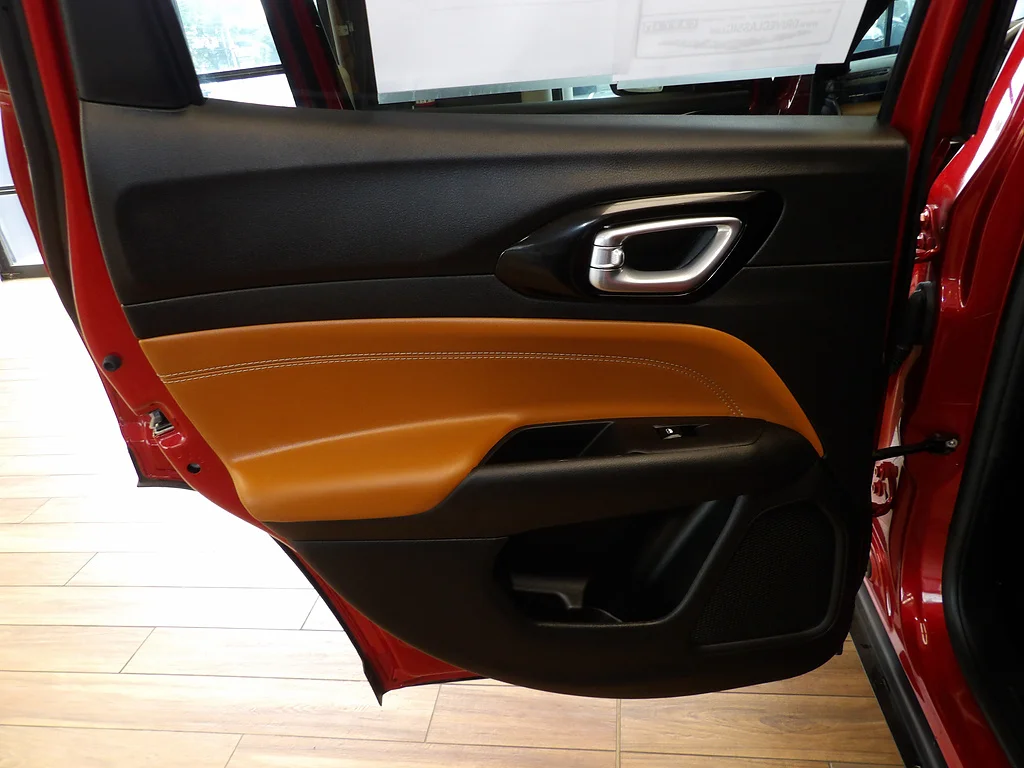 Used 2025 Red Hot Pearl Coat Jeep Limited image 20