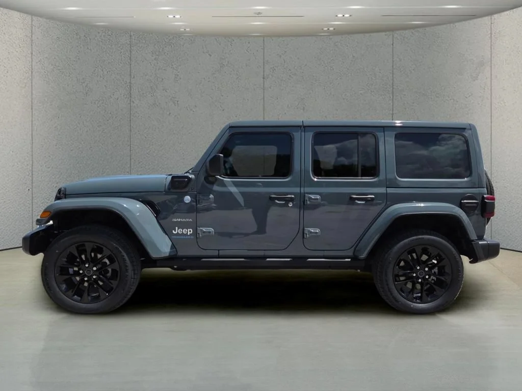 Used 2024 Anvil Clear Coat Jeep Sahara image 9