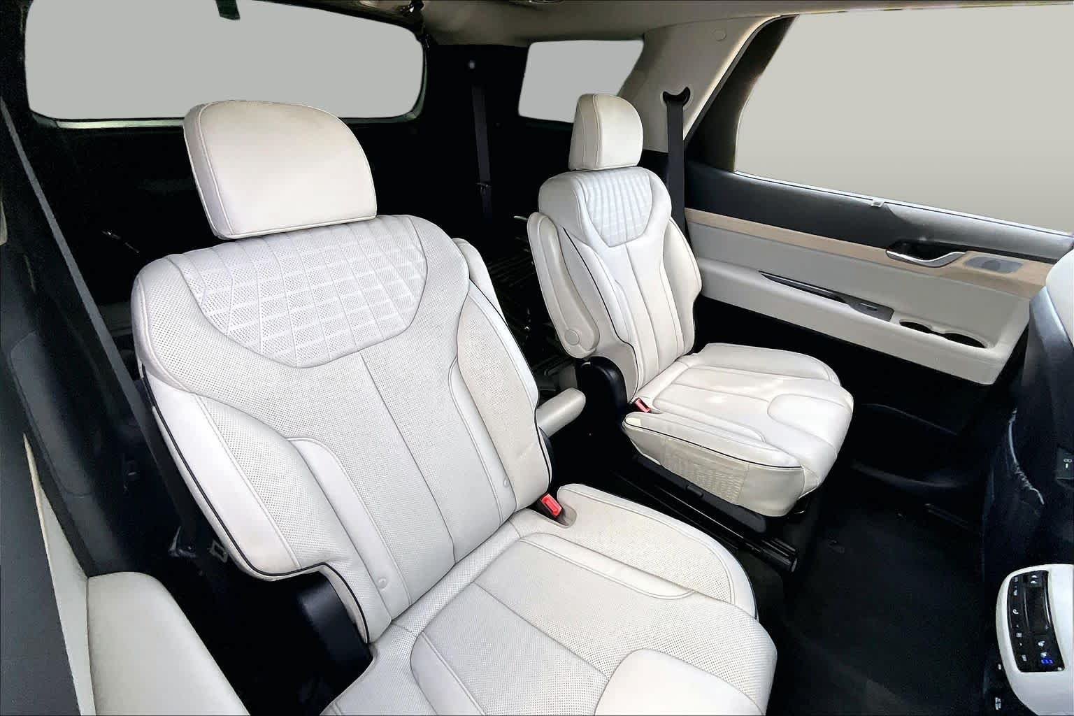 Used 2024 Moonlight Cloud Hyundai Limited image 20