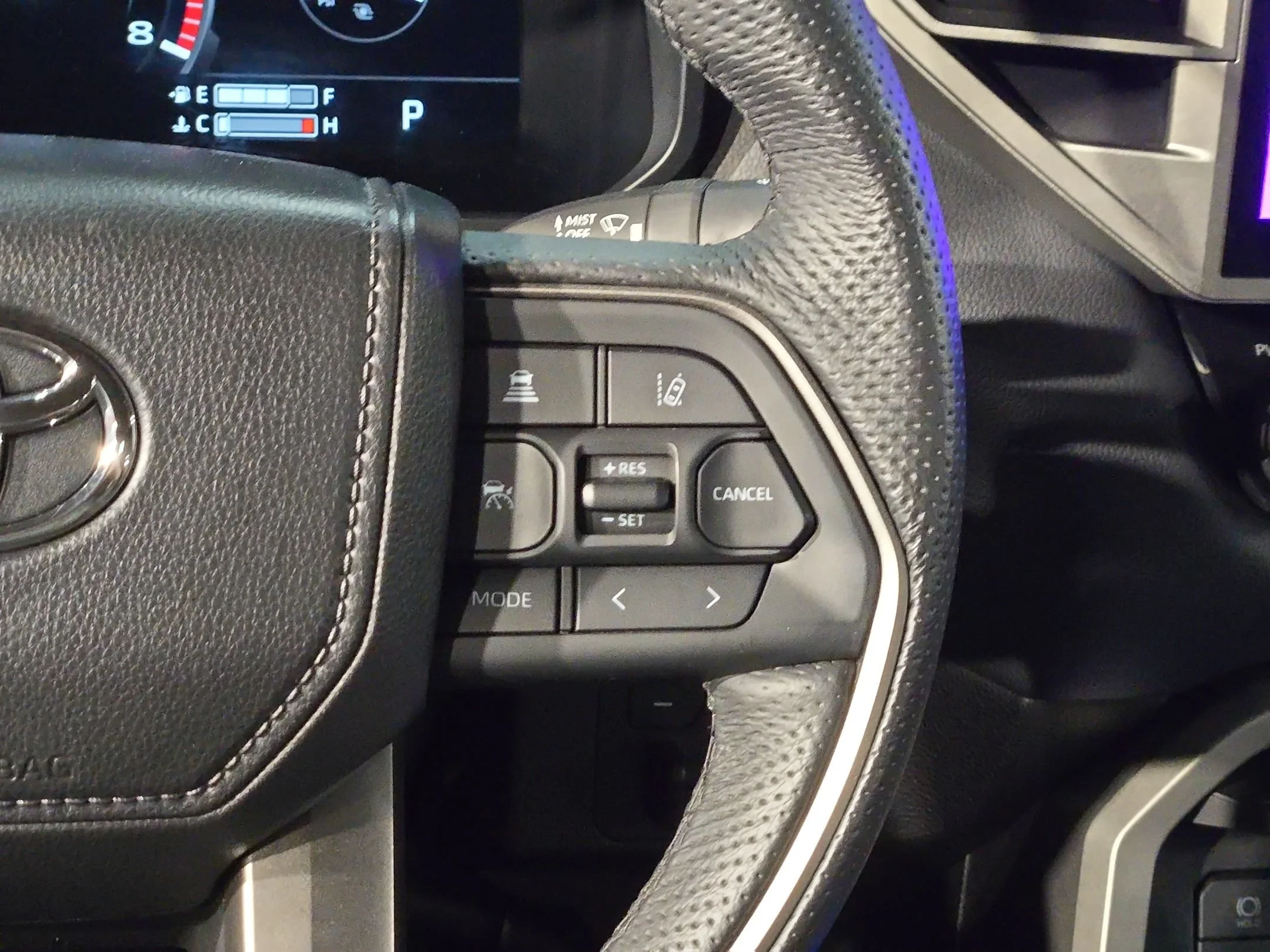 Certified Used 2025 Wind Chill Pearl Toyota Limited image 29