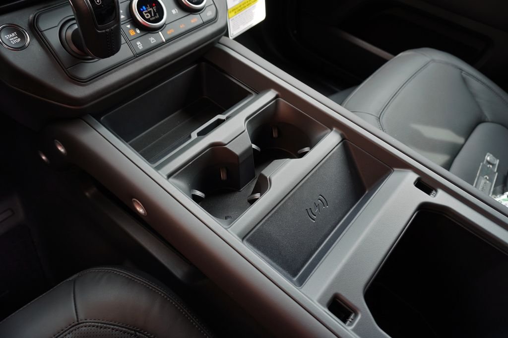 New 2026 Tasman Blue Land Rover X-Dynamic SE image 28