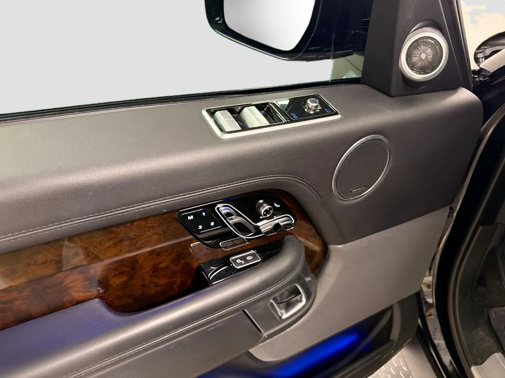 Used 2020  Land Rover HSE image 19