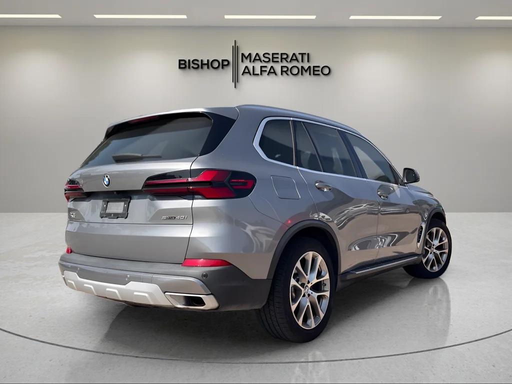 Used 2024 Gray BMW sDrive40i image 5