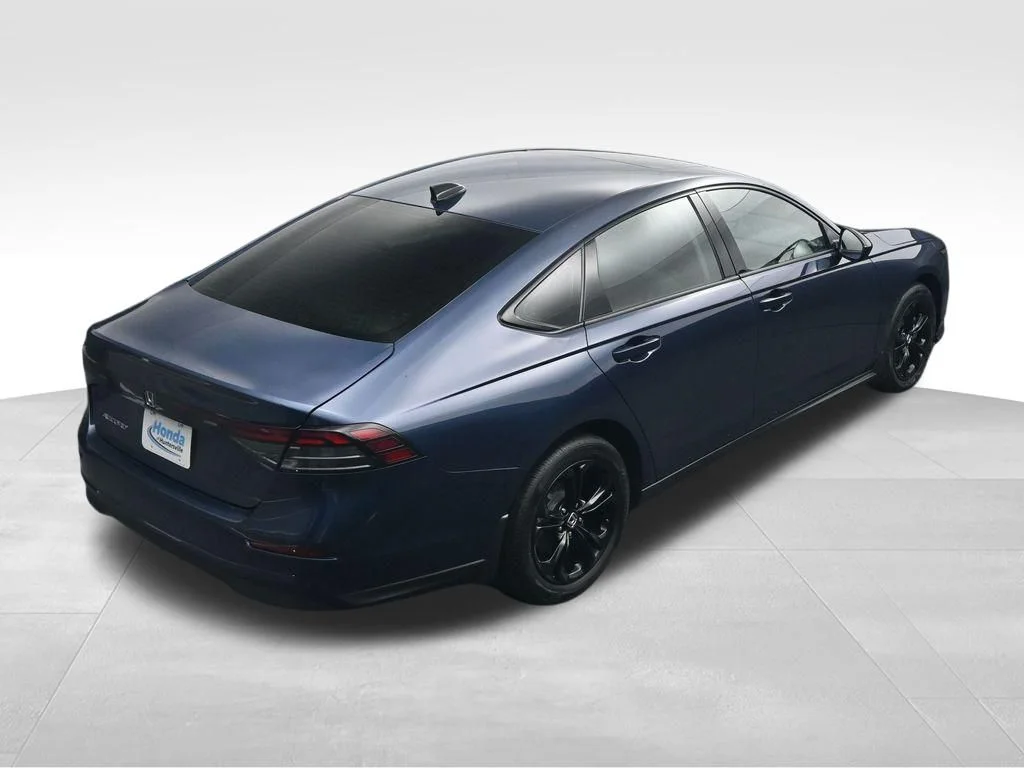 Used 2025  Honda SE image 37
