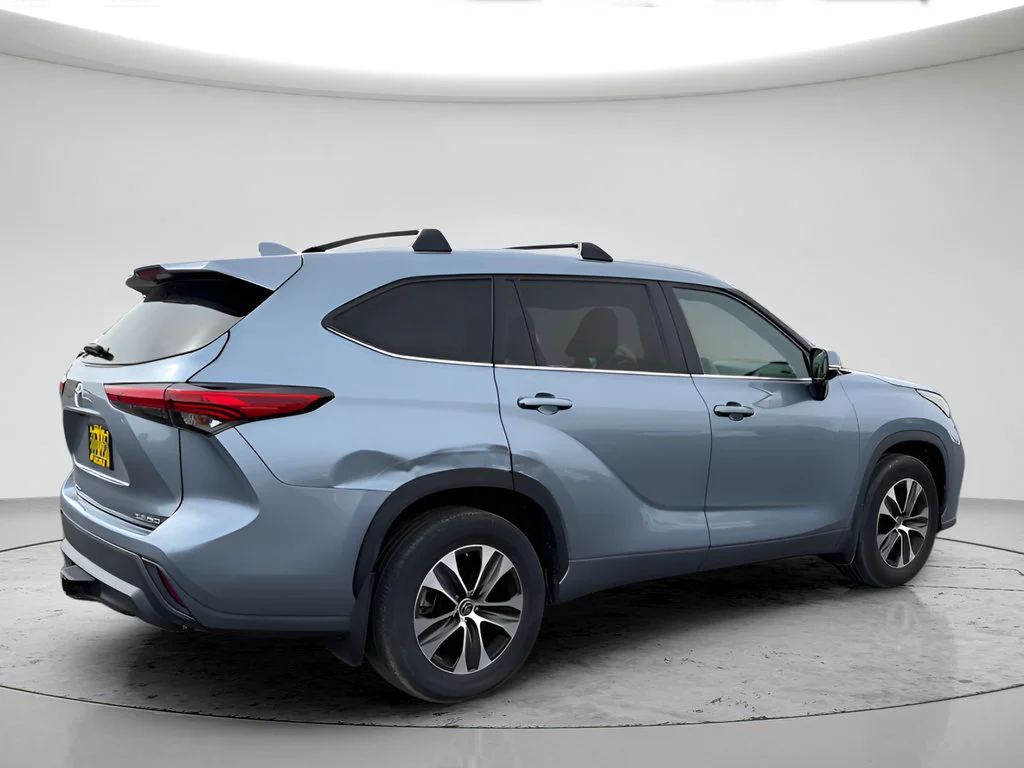 Used 2022 Blue Toyota XLE image 3