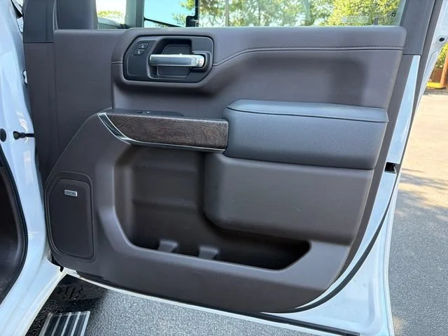 Used 2021 WHITE FROST TRICOAT GMC Denali image 14