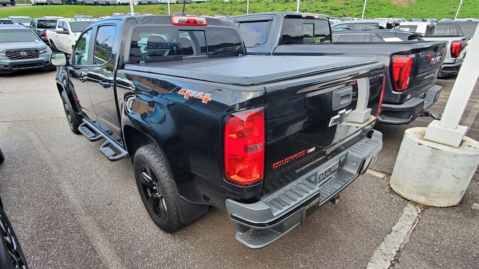 Used 2019 BLACK Chevrolet 4WD LT image 8