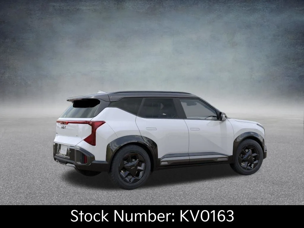 New 2027 Snow White Pearl / Black Roof Kia X-Line S image 6