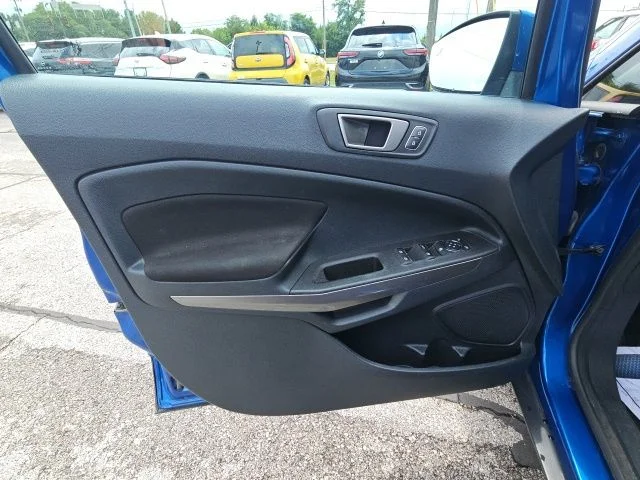 Used 2020 Blue Ford SE image 19