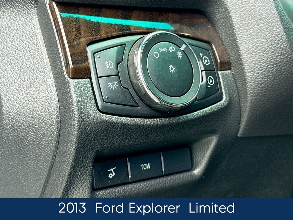 Used 2013 White Ford Limited image 22
