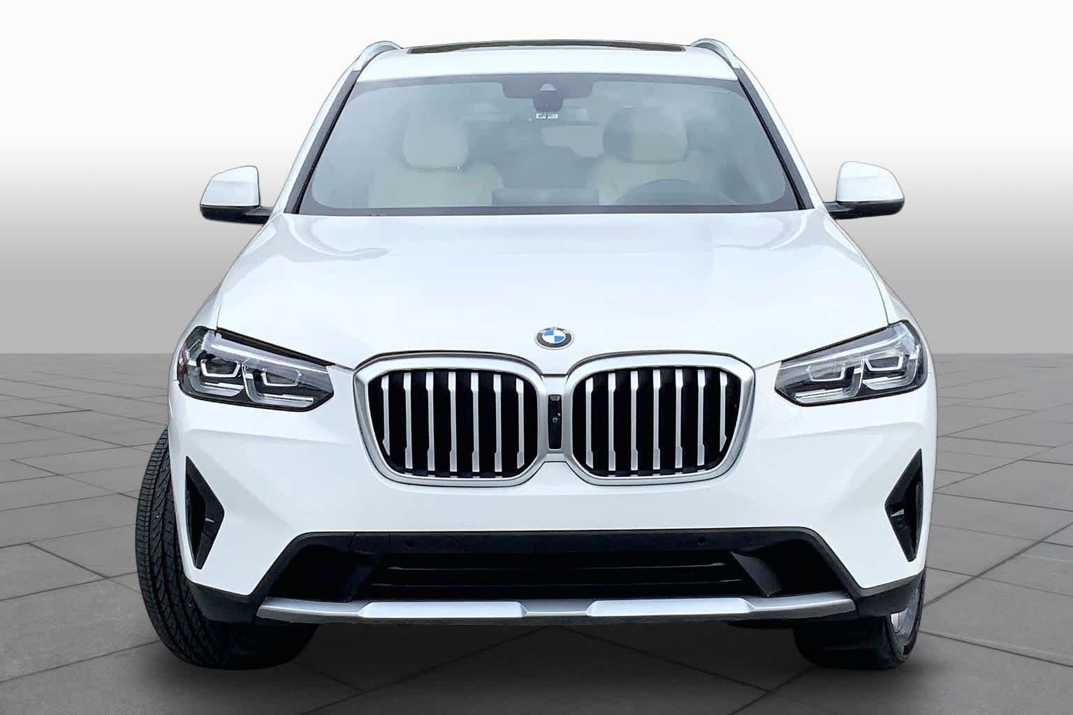 Used 2024 Alpine White BMW sDrive30i image 4