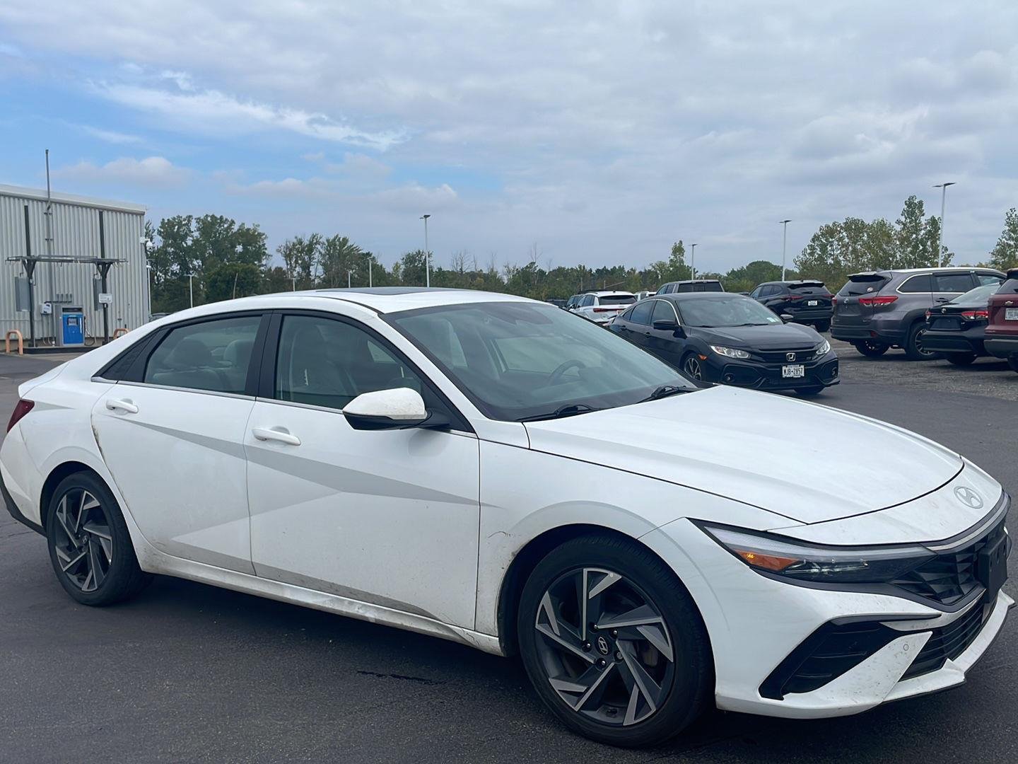 Used 2024 Serenity White Hyundai Limited image 9