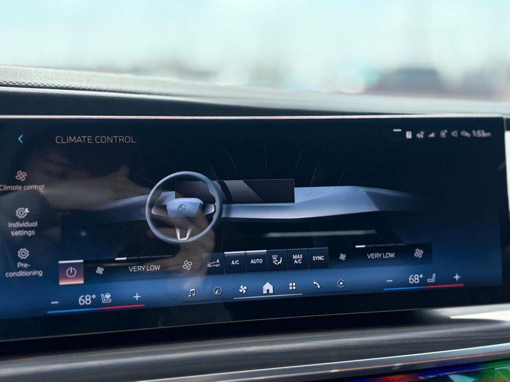 2025 BMW 7 Series 760i - Photo 10
