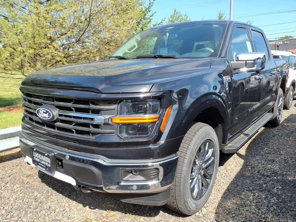 New 2026 Agate Black Metallic Ford XLT image 2