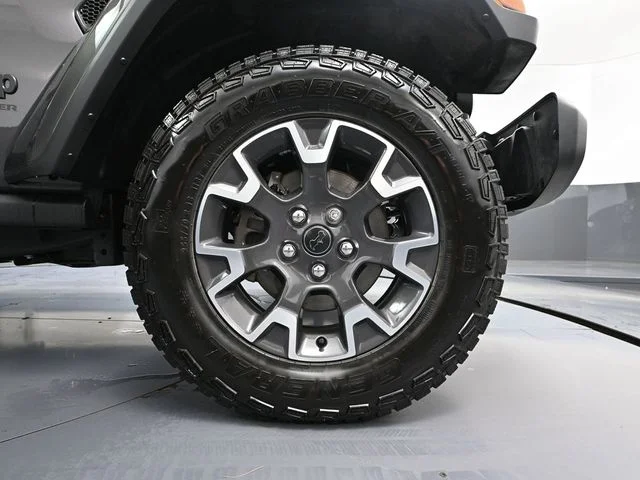 Certified Used 2025 Gray Jeep Sahara image 18