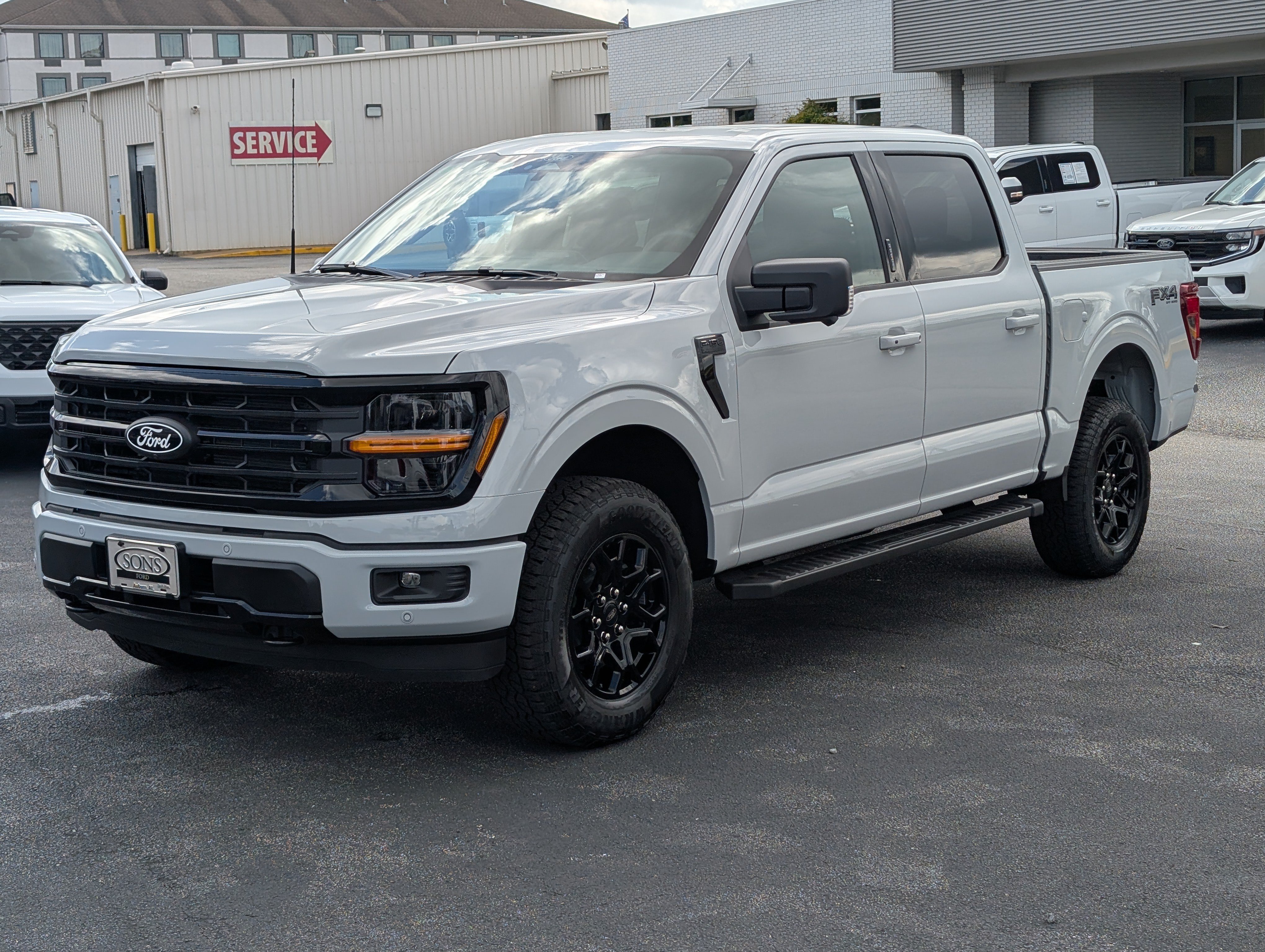 New 2026 Avalanche Ford XLT image 2