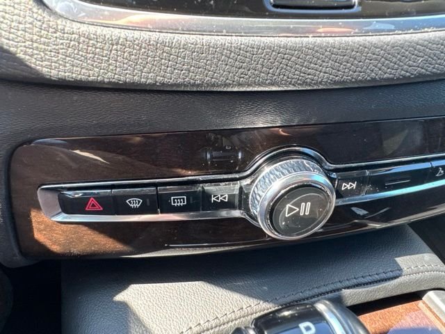 Used 2019 Black Volvo T5 Momentum image 22