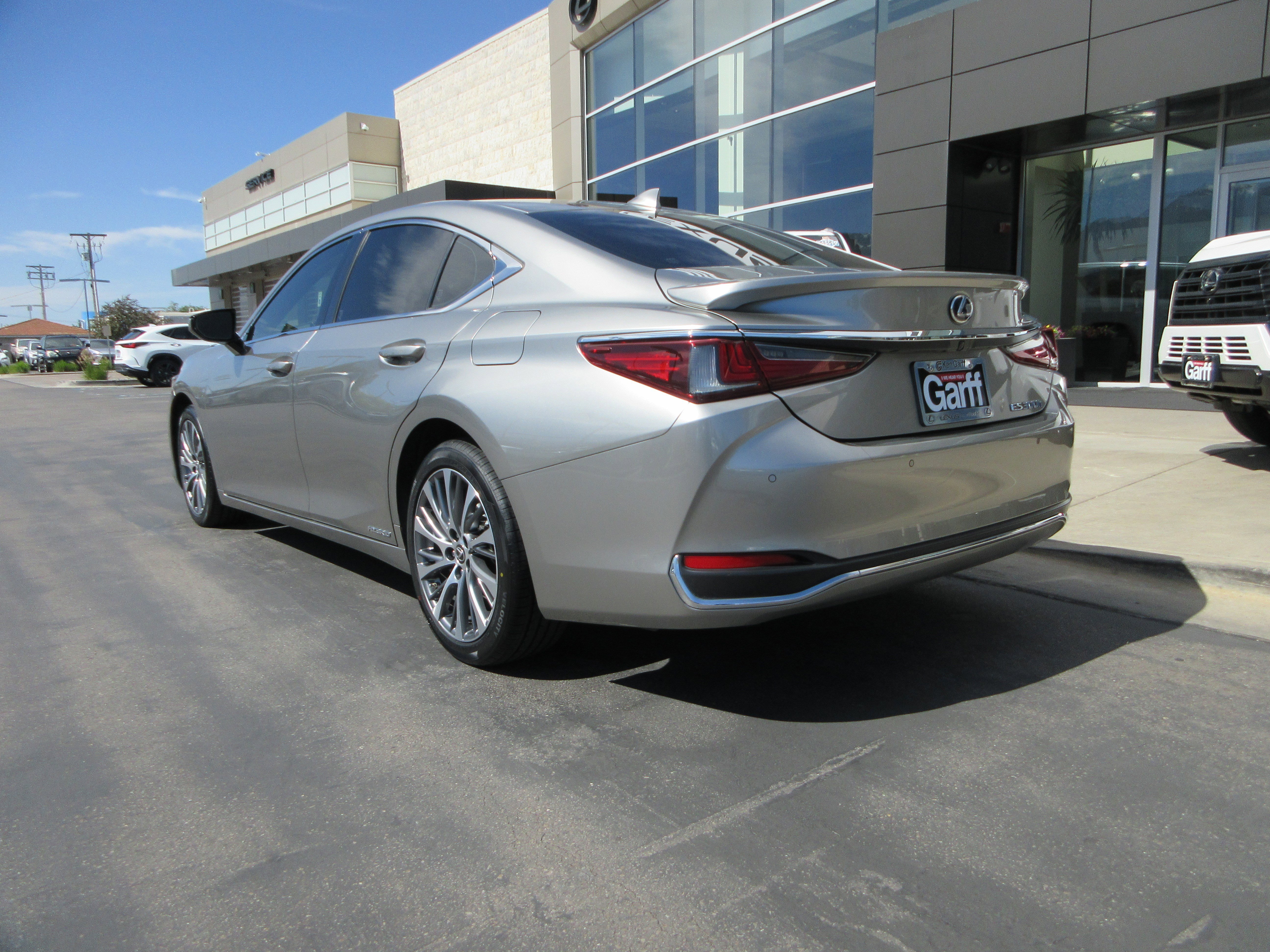 Used 2019 Atomic Silver Lexus 300h image 5