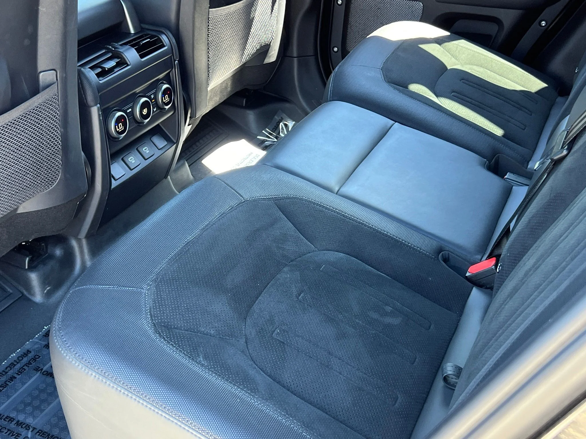 Used 2023 Black Land Rover V8 image 20