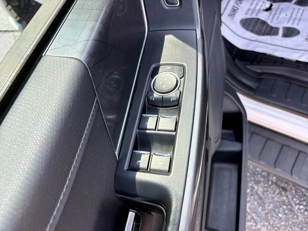 Certified Used 2023 Oxford White Ford XLT image 27