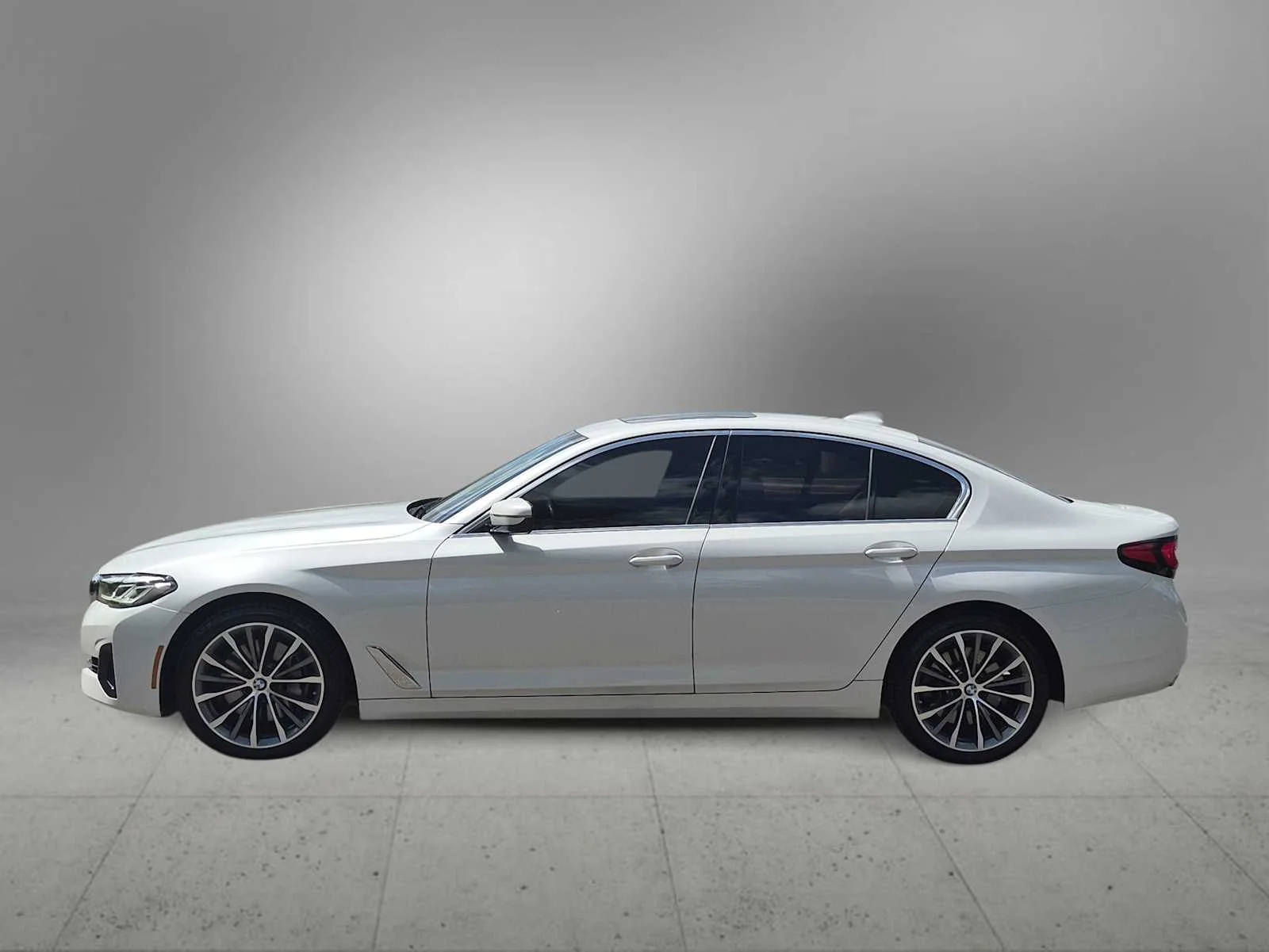 Certified Used 2023 Mineral White Metallic BMW 540i xDrive image 5