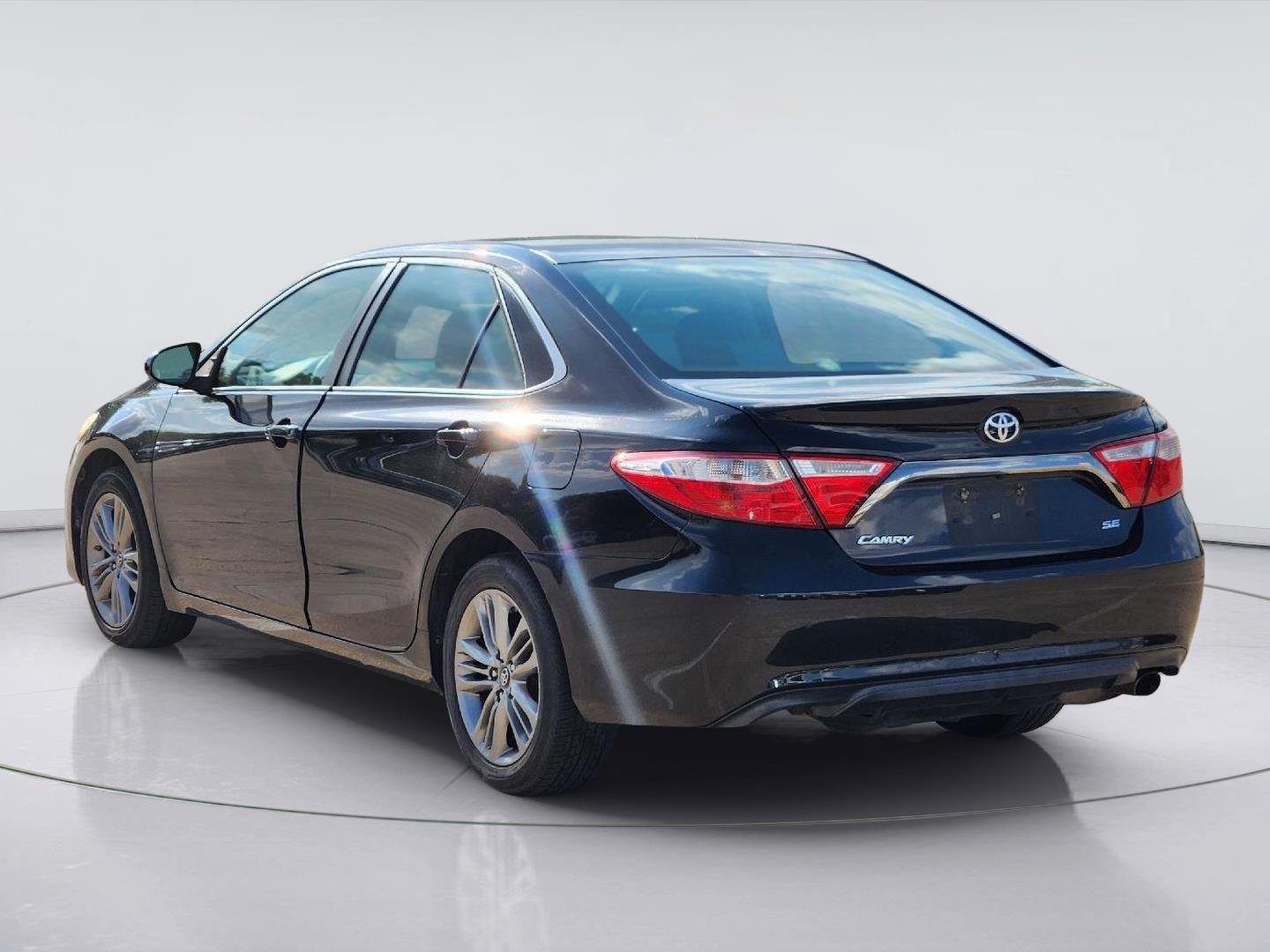 Used 2016 Midnight Black Metallic Toyota SE image 4