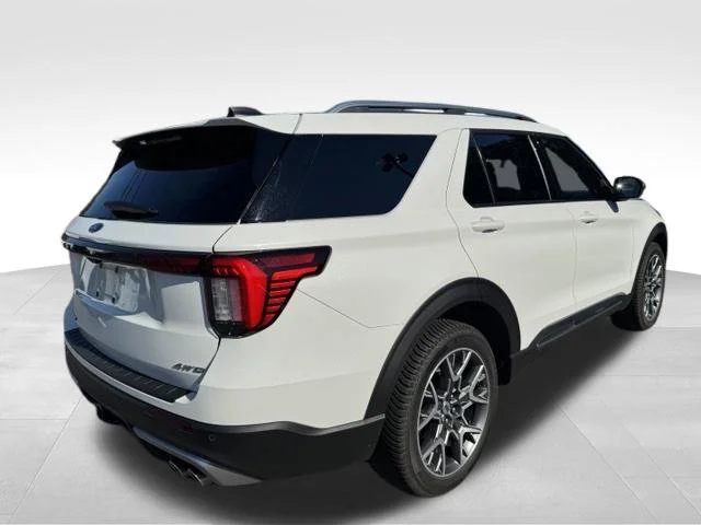 Used 2025 White Ford Platinum image 7