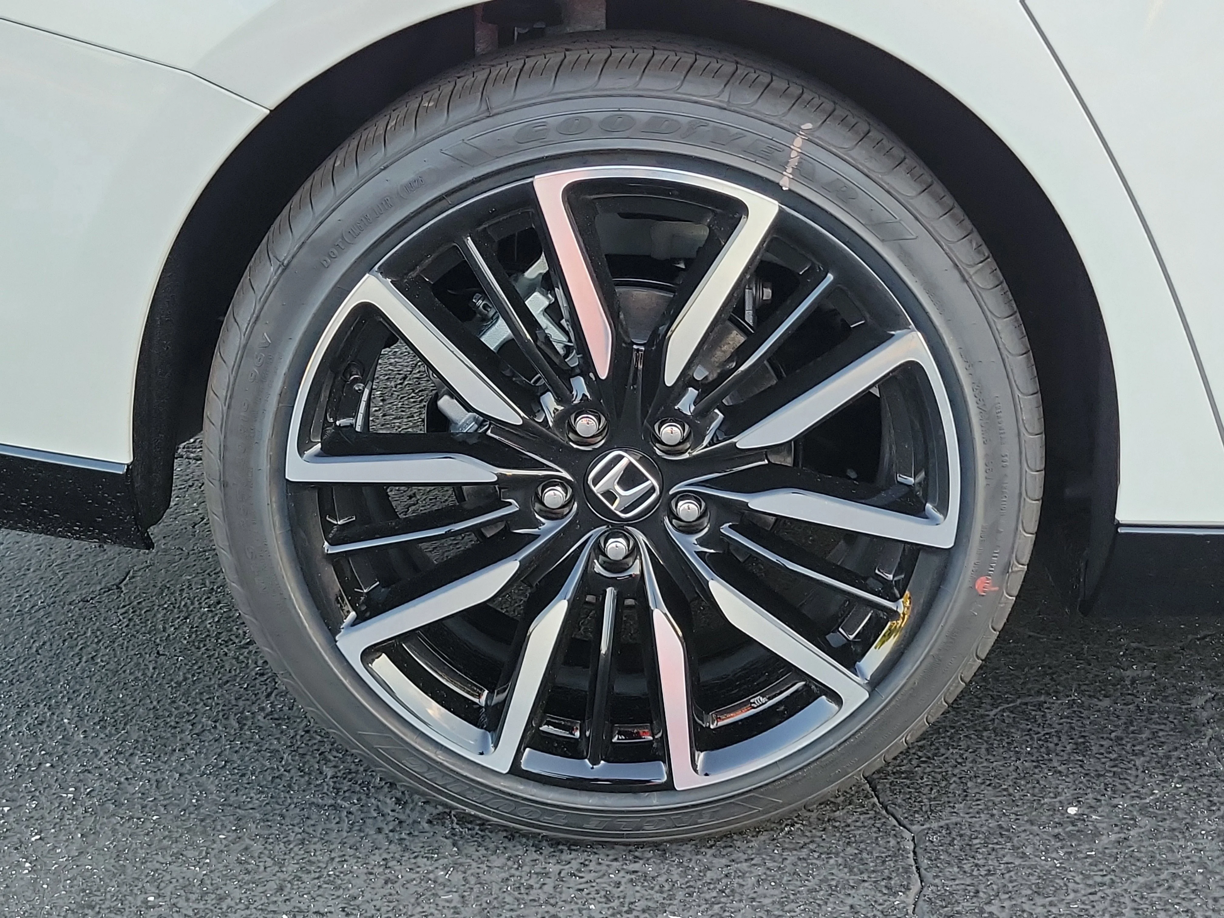 New 2026 Platinum White Pearl Honda Touring image 9