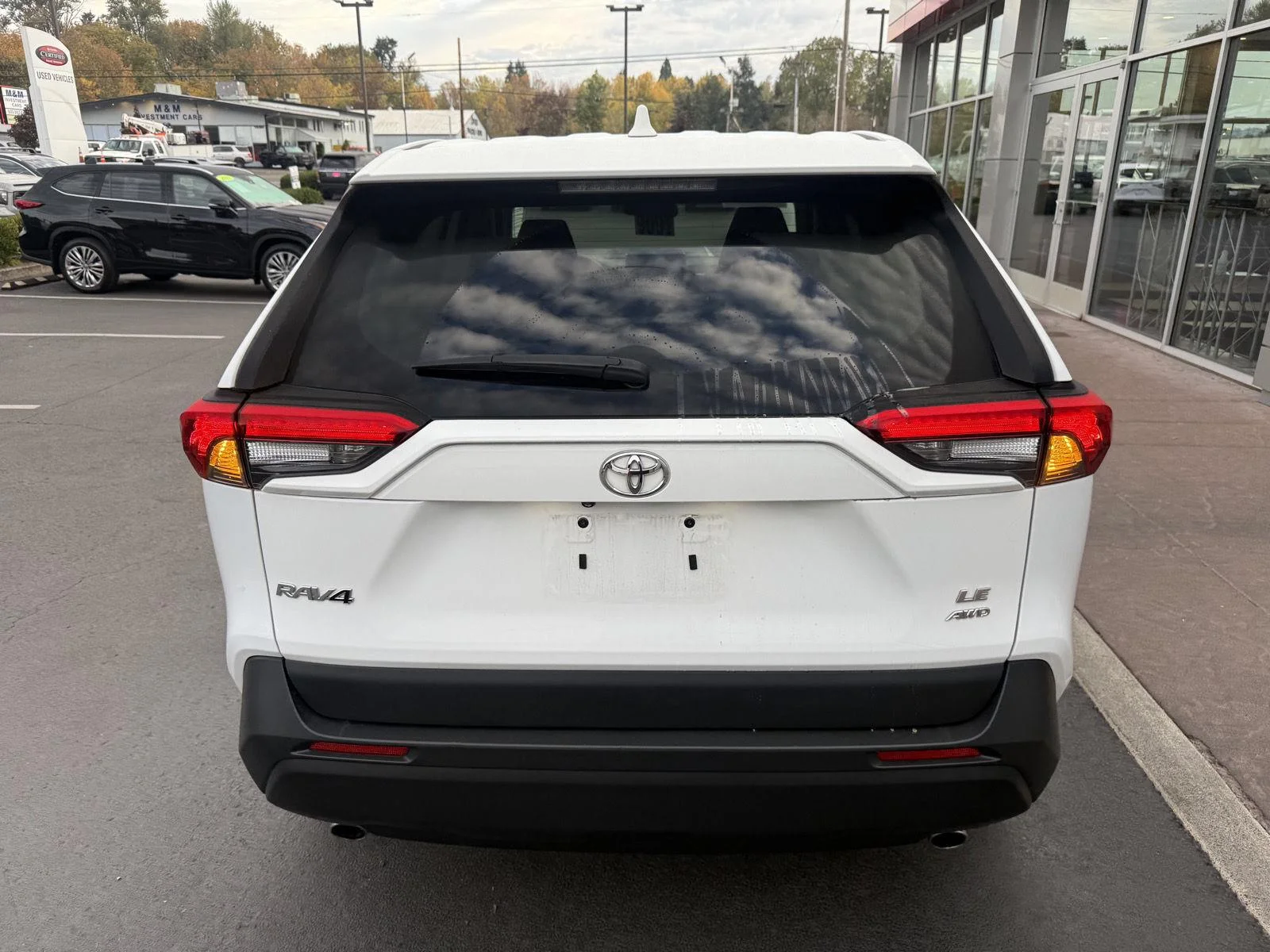 Used 2024 Ice Cap Toyota LE image 4
